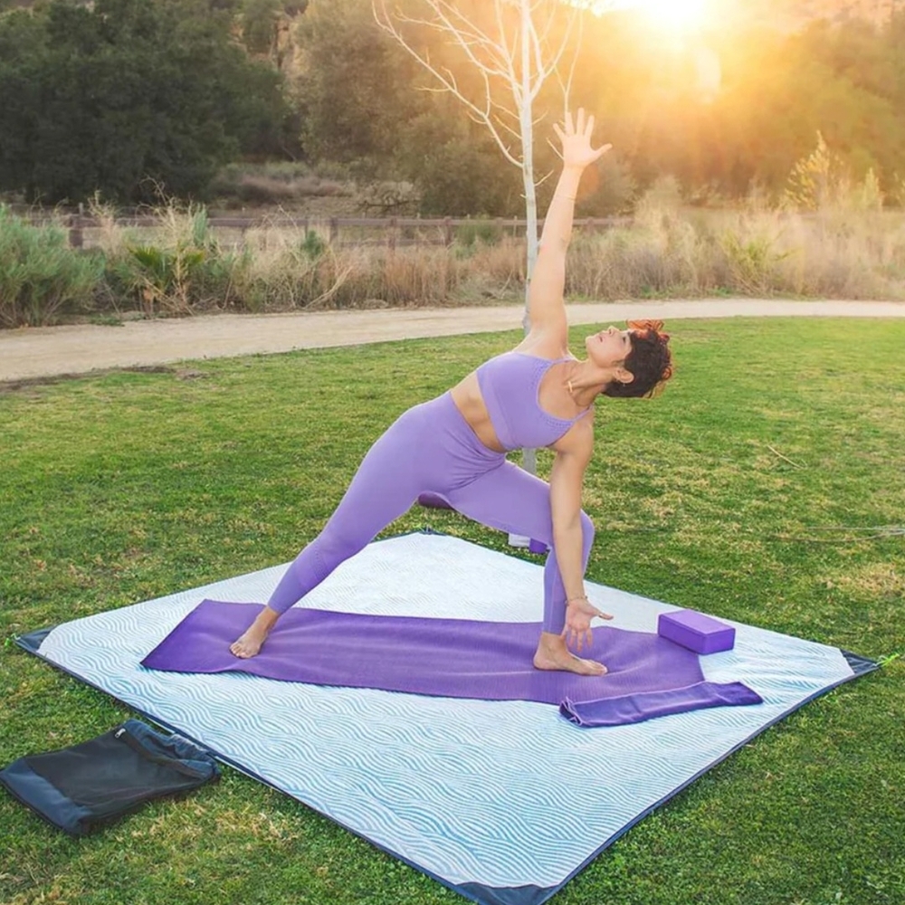 New Waterproof Picnic Blanket W/Sand & Ground Stakes - Beach & Outdoor Blanket